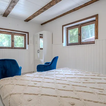 Apartament Safranyliget Vendeghaz Hollad